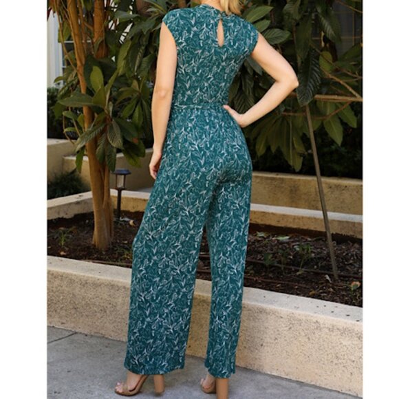 NWT Gilli Plus Size Hunter Green Floral Cown Neck Jumpsuit Summer Bohemian Vibe - Picture 3 of 9